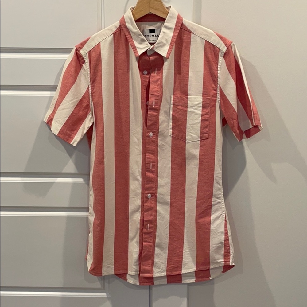 Like-New Muscle Fit Button Down